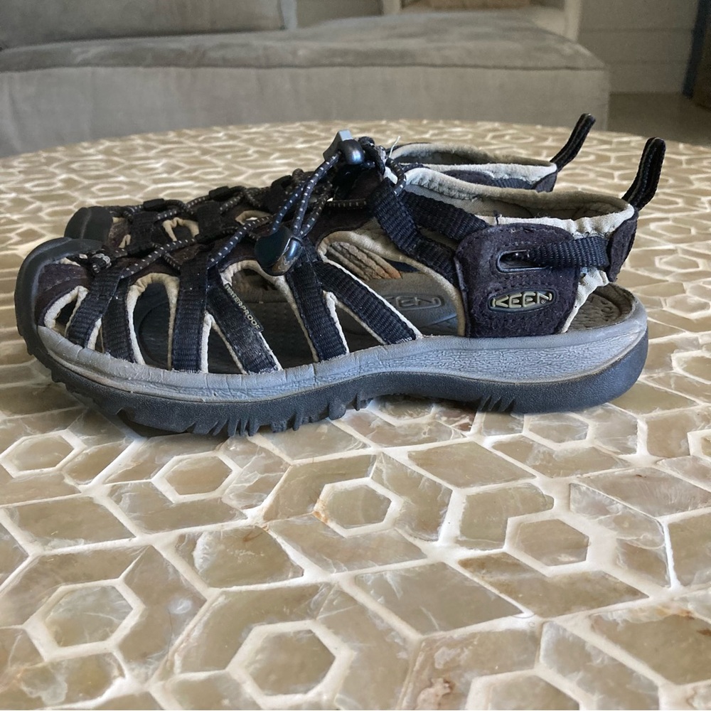 Keen Women's Whisper sandal in Black/Gargoyle - Picture 4 of 7